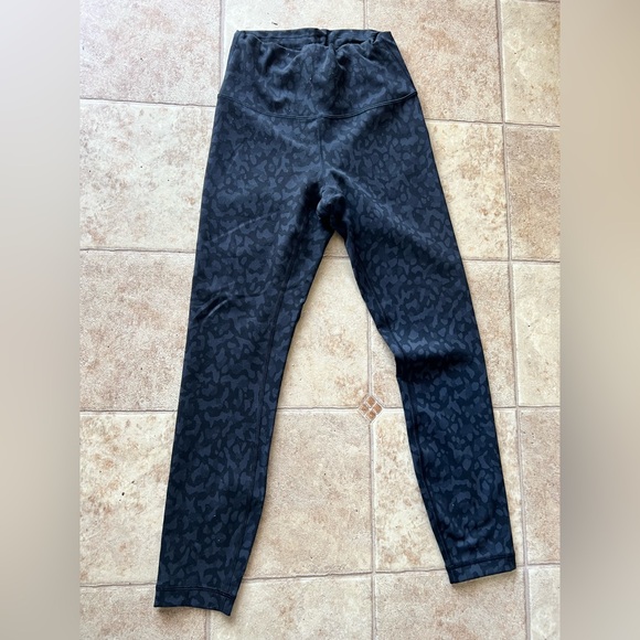 Lululemon Set Top and Bottom - Picture 13 of 16